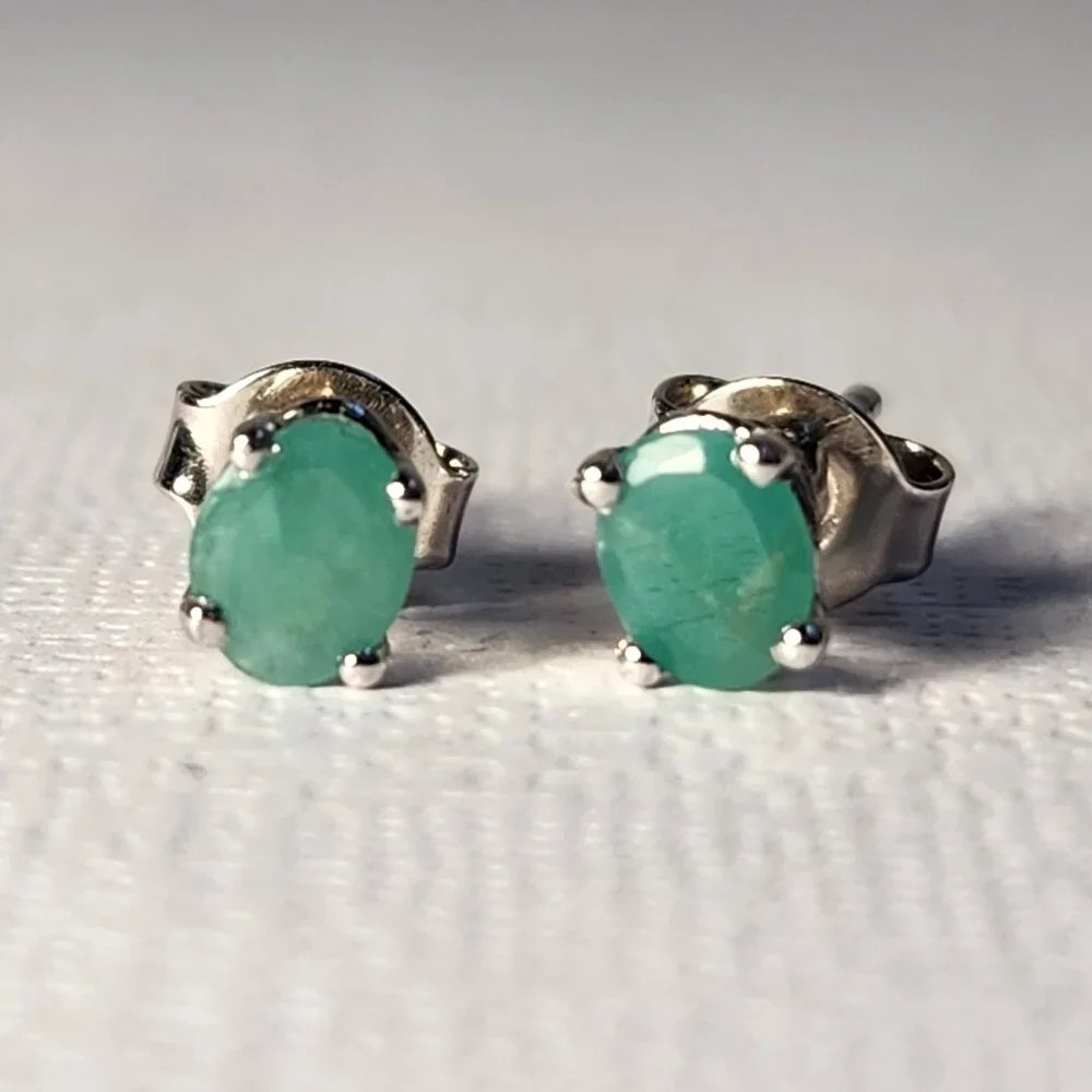 VTG Natural Emeralds in 925 Setting Stud Earrings Petite - Picture 1 of 8